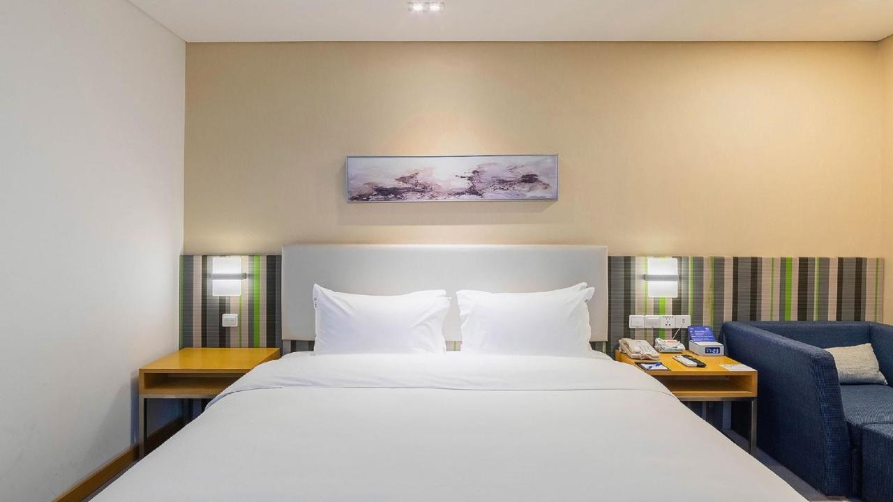 Holiday Inn Express Baoji City Centre By Ihg Exterior photo