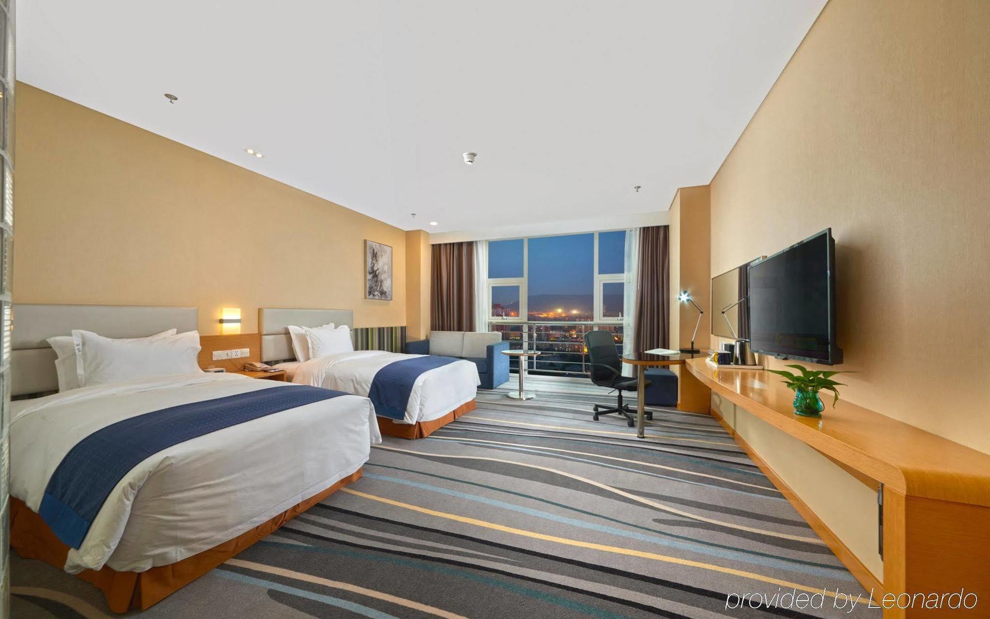 Holiday Inn Express Baoji City Centre By Ihg Exterior photo