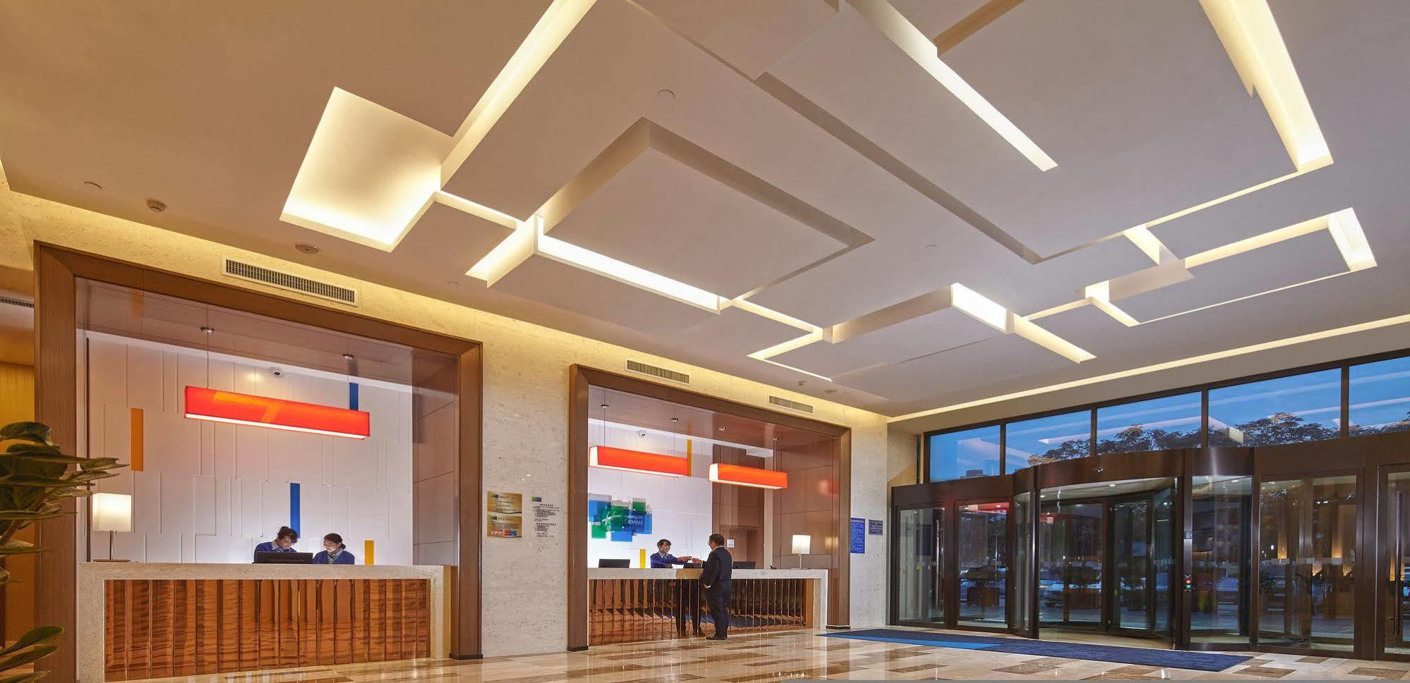 Holiday Inn Express Baoji City Centre By Ihg Exterior photo